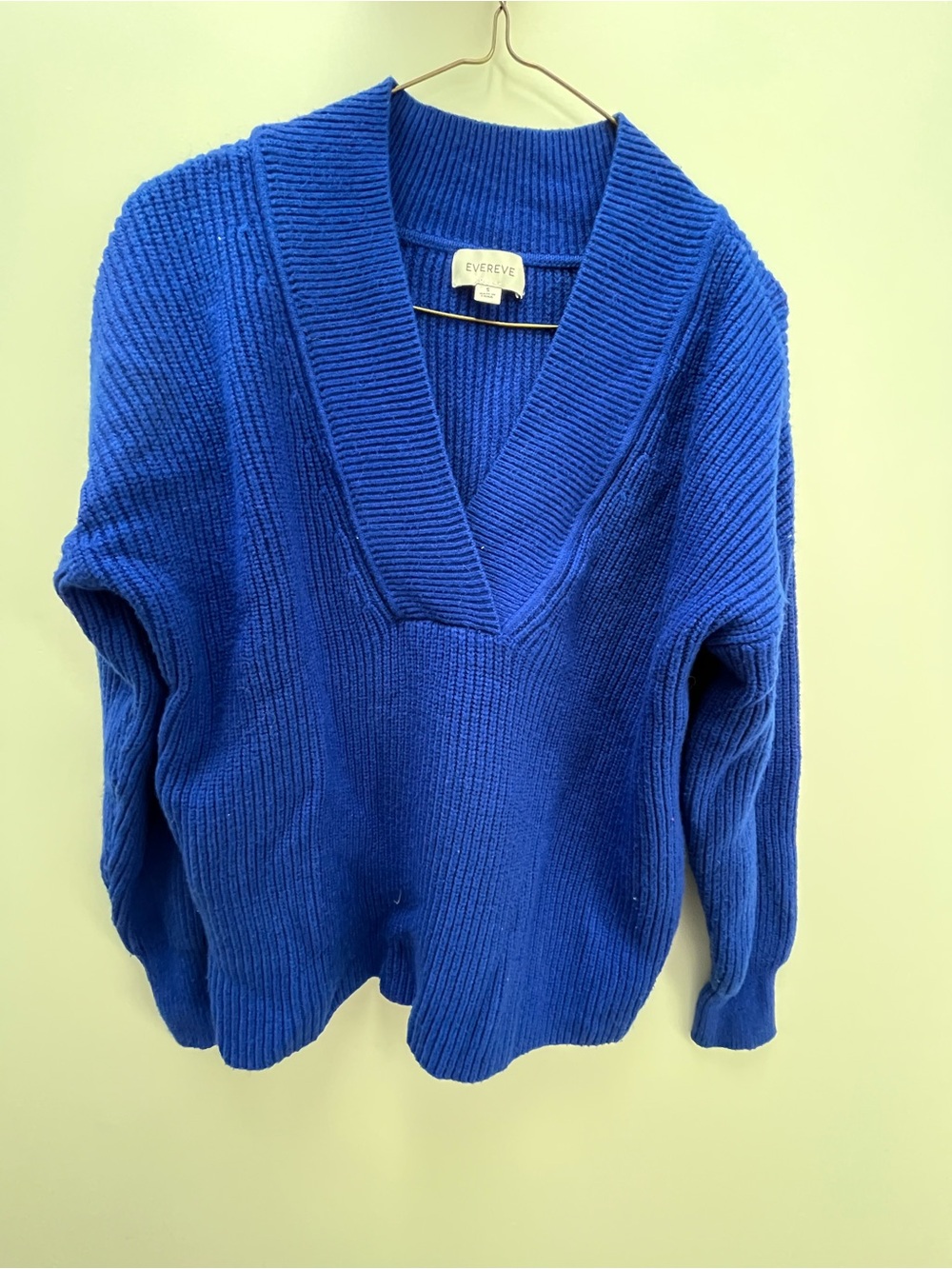 Evereve Cobalt Ribbed V-Neck Sweater